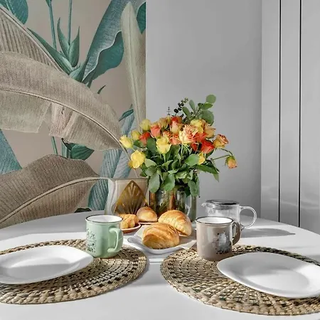 Apartment House In Fashion - Flat Near Navigli, Tortona & Duomo Area Milan